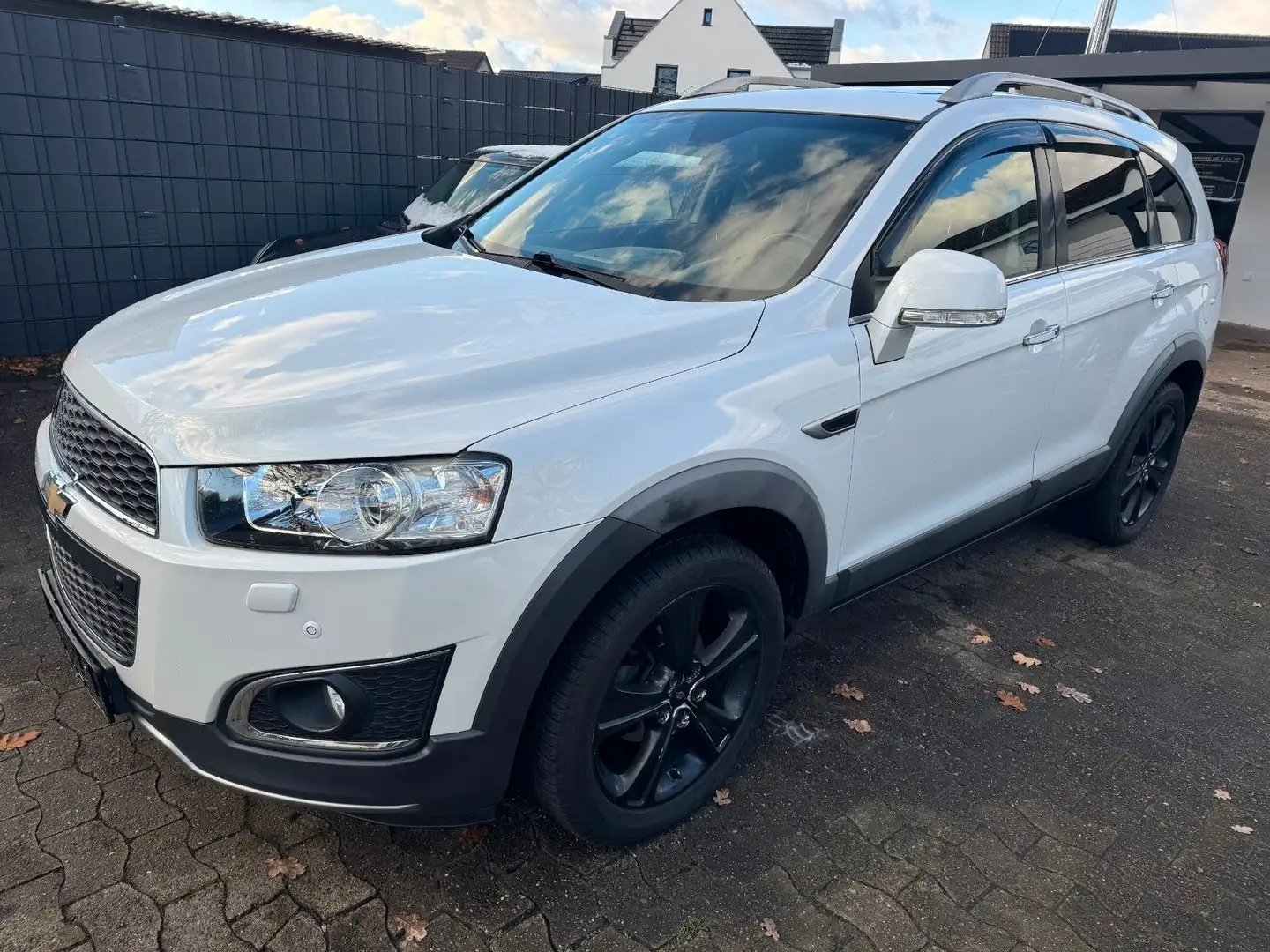 Chevrolet Captiva 2.2 D LTZ 4WD,Leder,Kamera,7Sitzer,4xSHZ,SD,AHK Weiß - 1