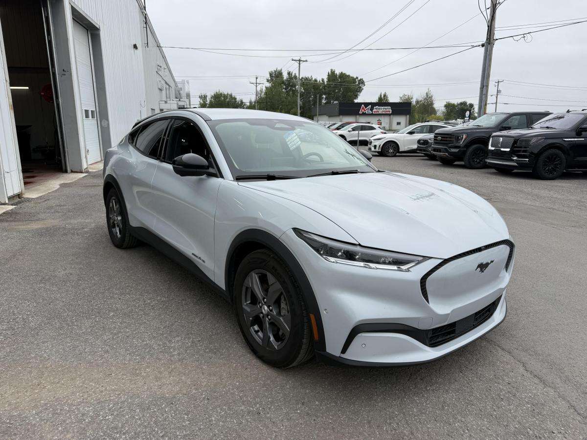 2023 Ford Mustang Mach-E Sélect AWD Autonomie Standard — снимка 1