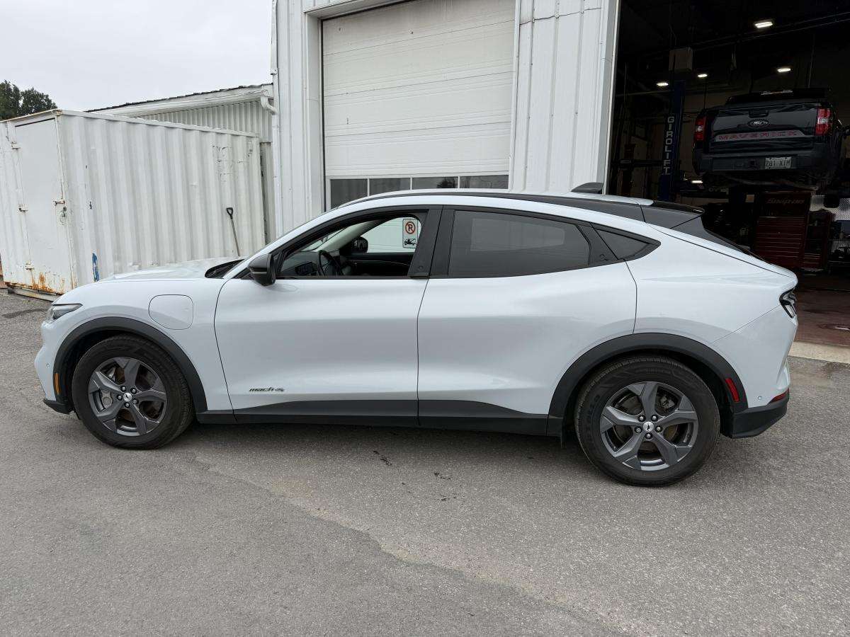 2023 Ford Mustang Mach-E Sélect AWD Autonomie Standard — снимка 1
