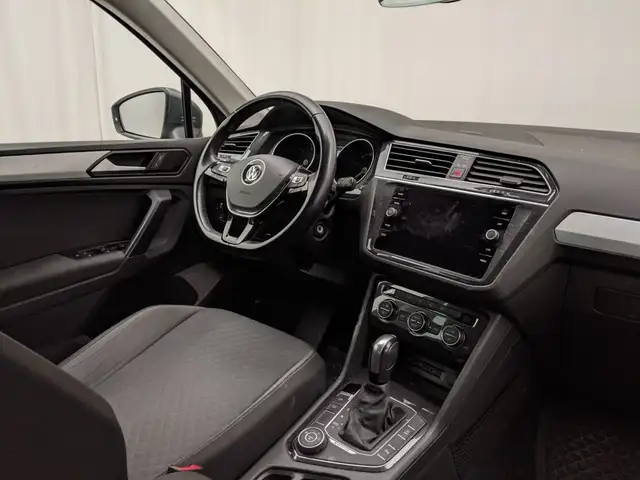 Volkswagen Tiguan view 6