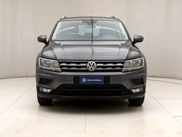 Volkswagen Tiguan view 2