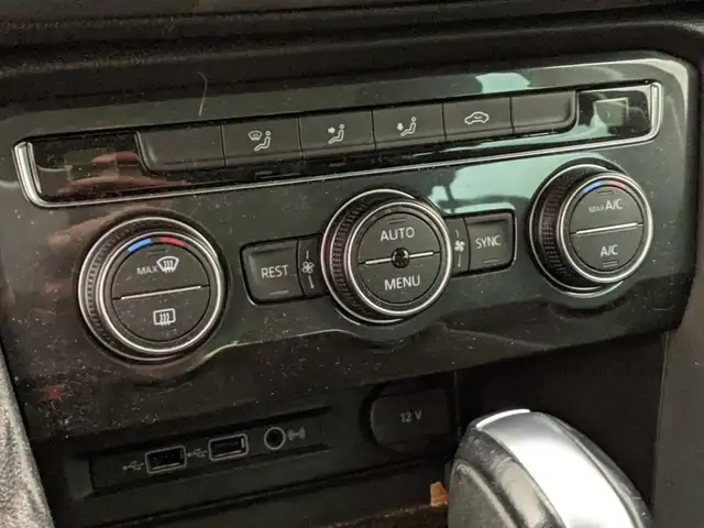 Volkswagen Tiguan view 13