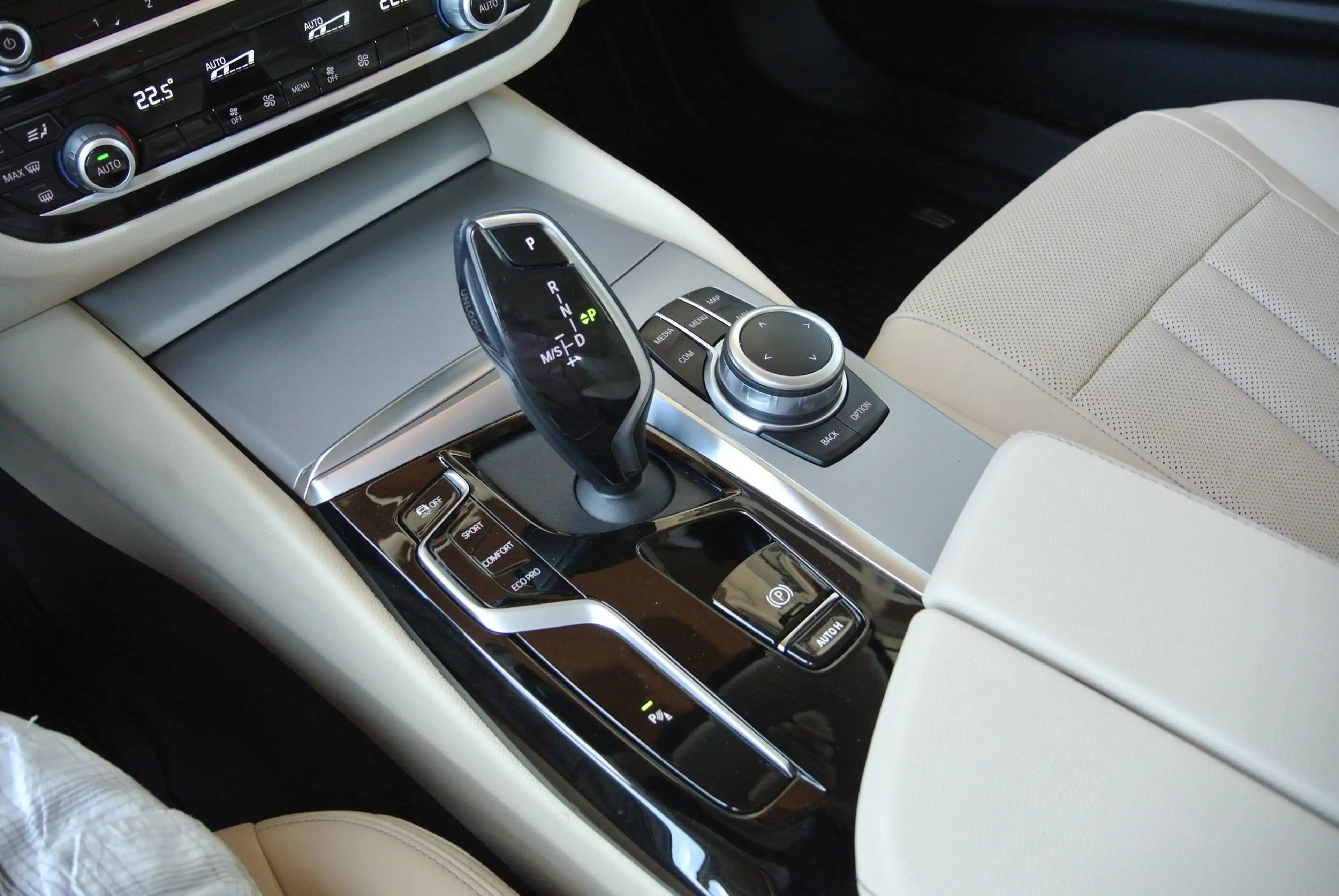 BMW 518 d touring Aut.  * LEDER * LED * NAVI * — photo 10