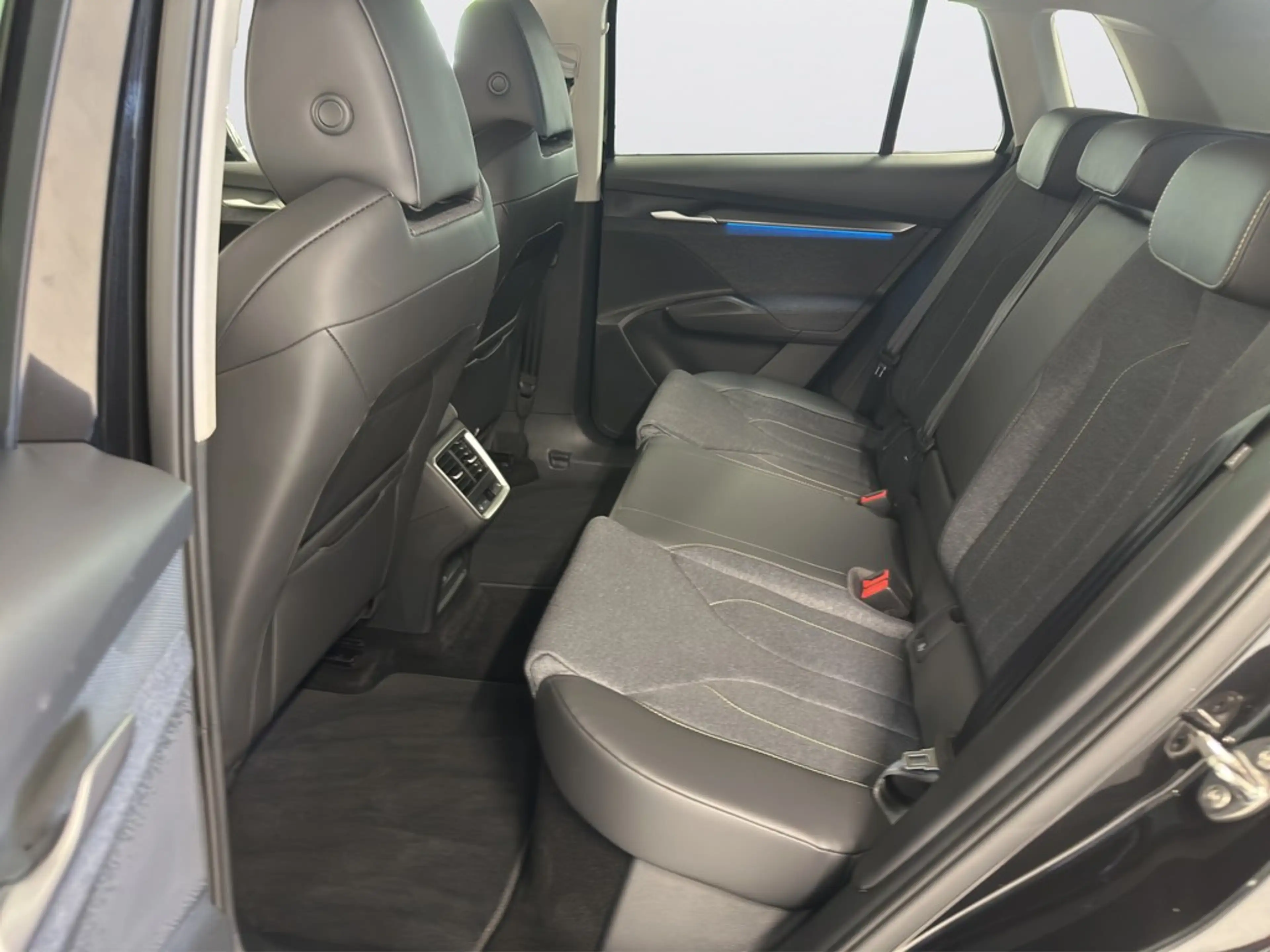 Skoda Elroq 85 210/82 E1H 85 Loft — photo 12