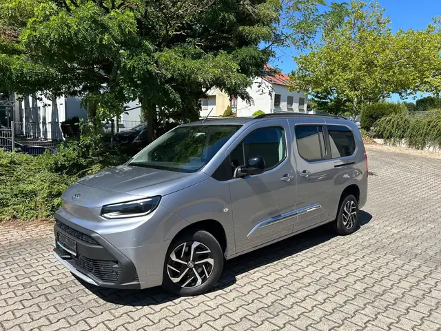 Toyota Proace City Verso L2 Team Deutschland 7 Sitze