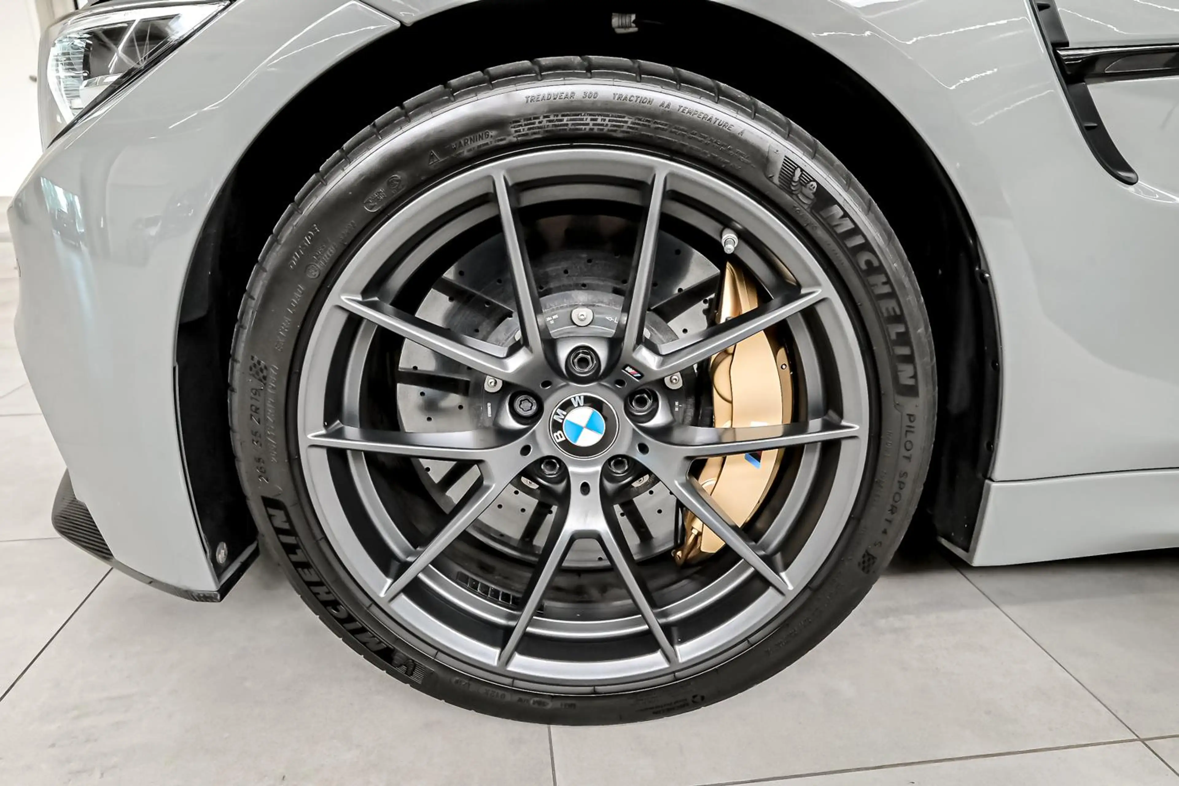 BMW M4 M4 CS•CERAMIC BRAKES•INDIVIDUAL LIME ROCK GREY — photo 8