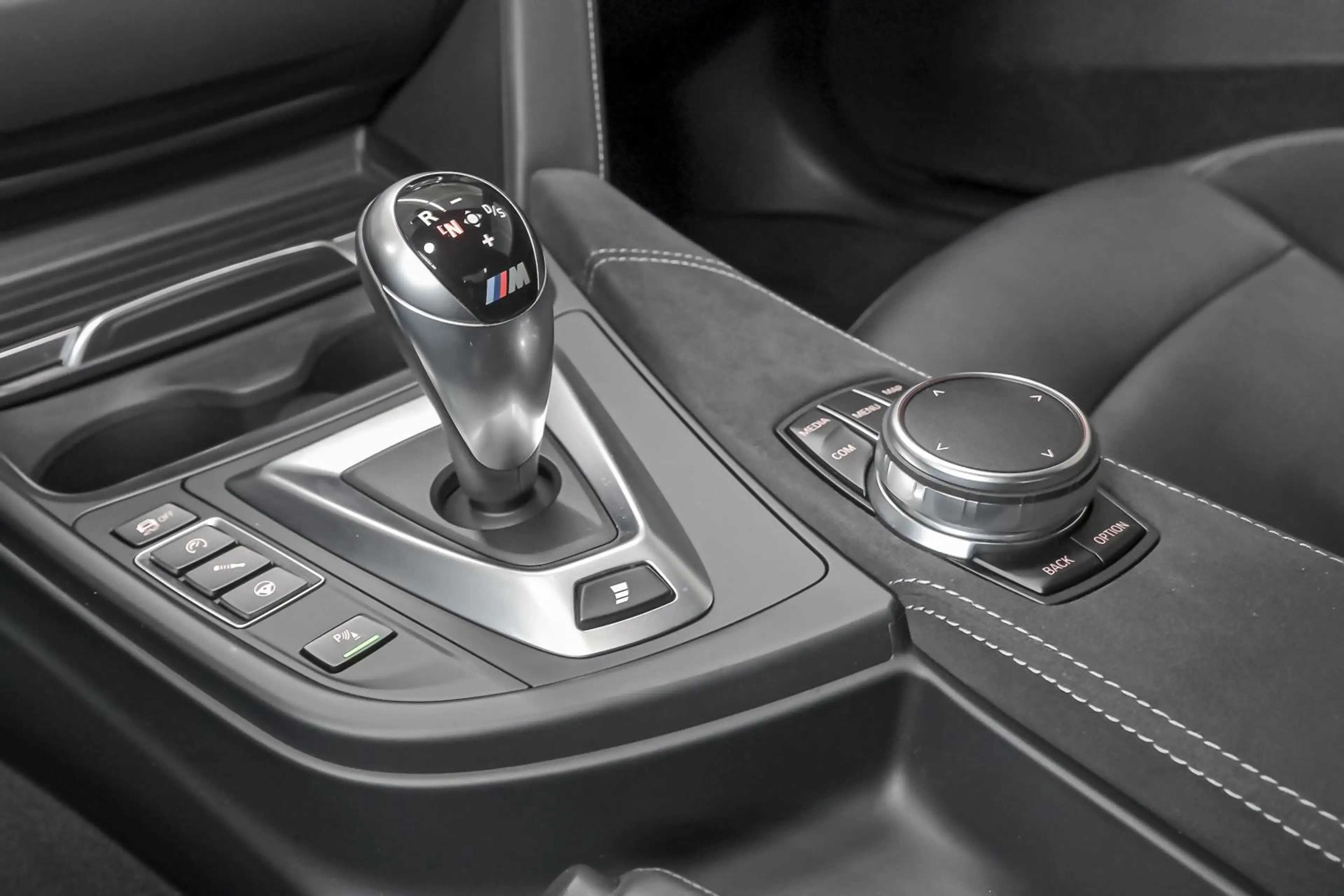BMW M4 M4 CS•CERAMIC BRAKES•INDIVIDUAL LIME ROCK GREY — photo 11