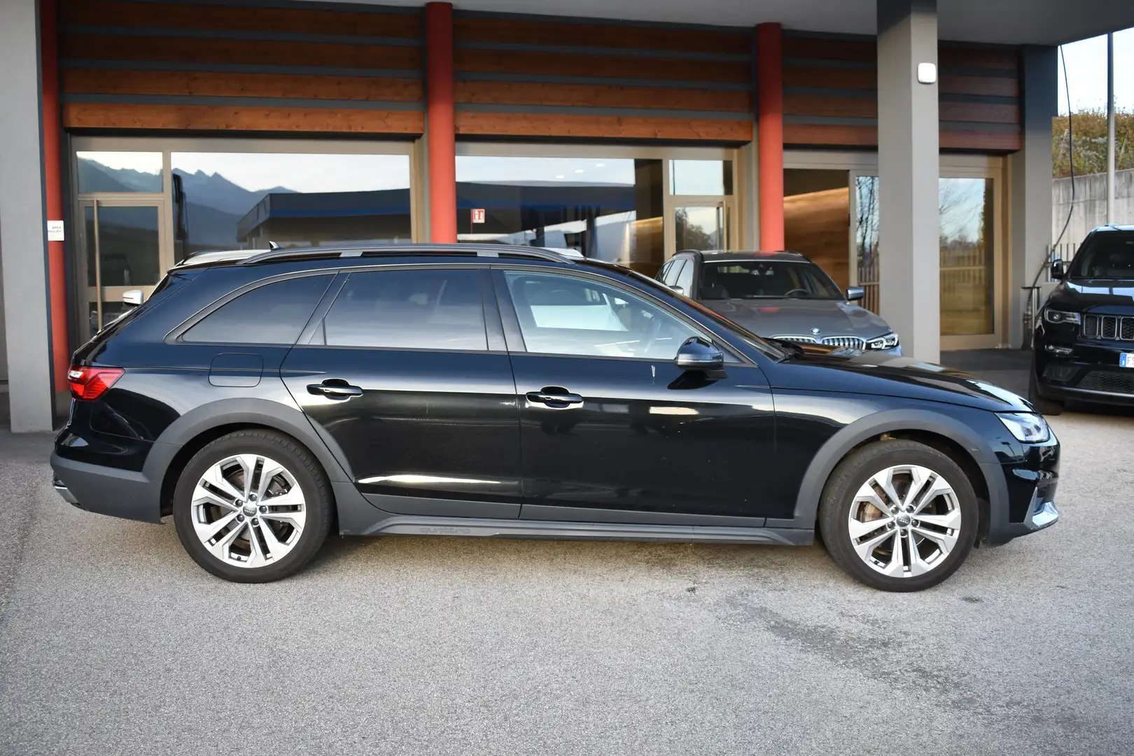 Audi A4 allroad 40 tdi EVOLUTION PLUS Schwarz - 1