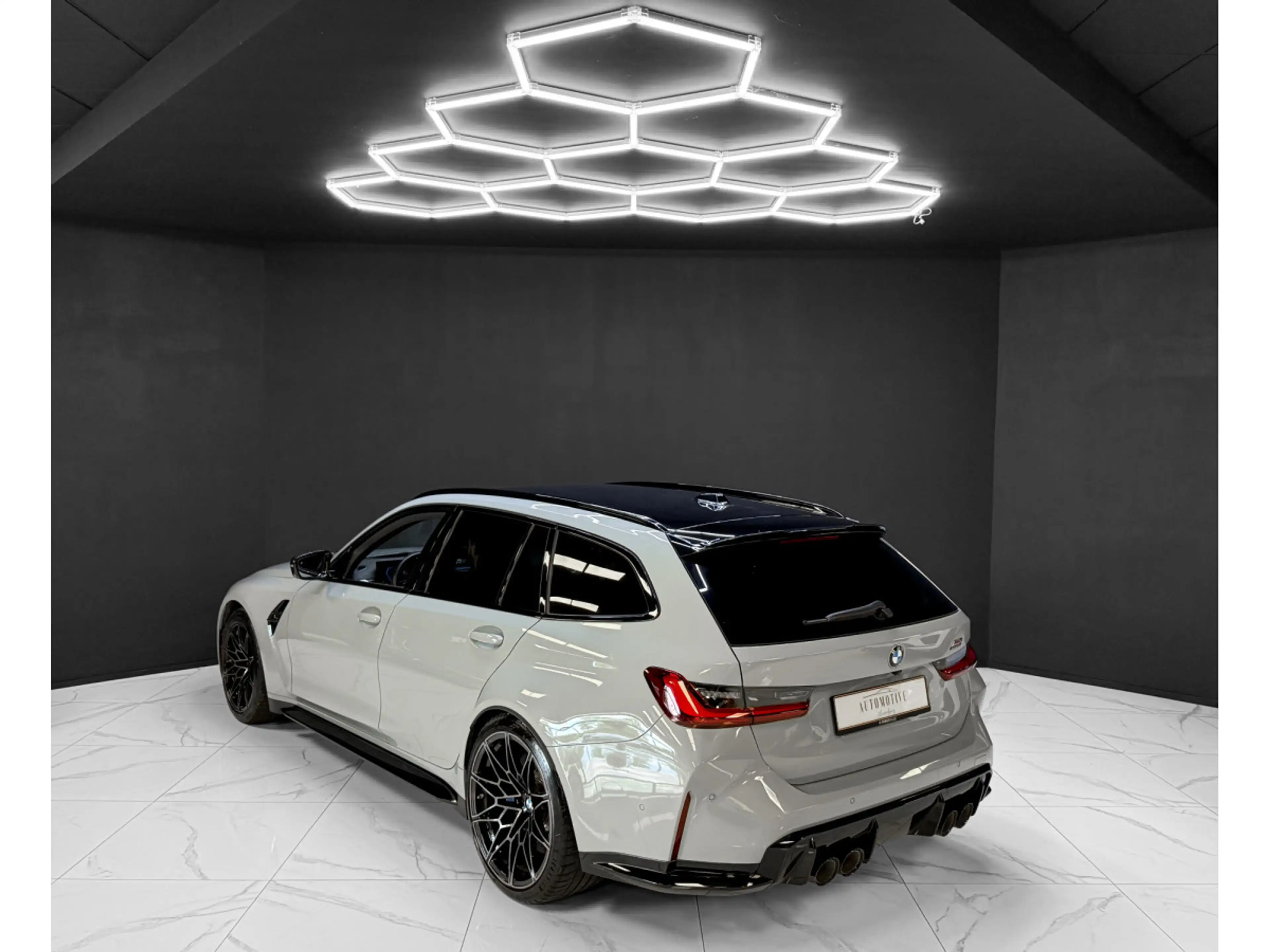 BMW M3 COMPETITION LCI TOURING XDRIVE — photo 3