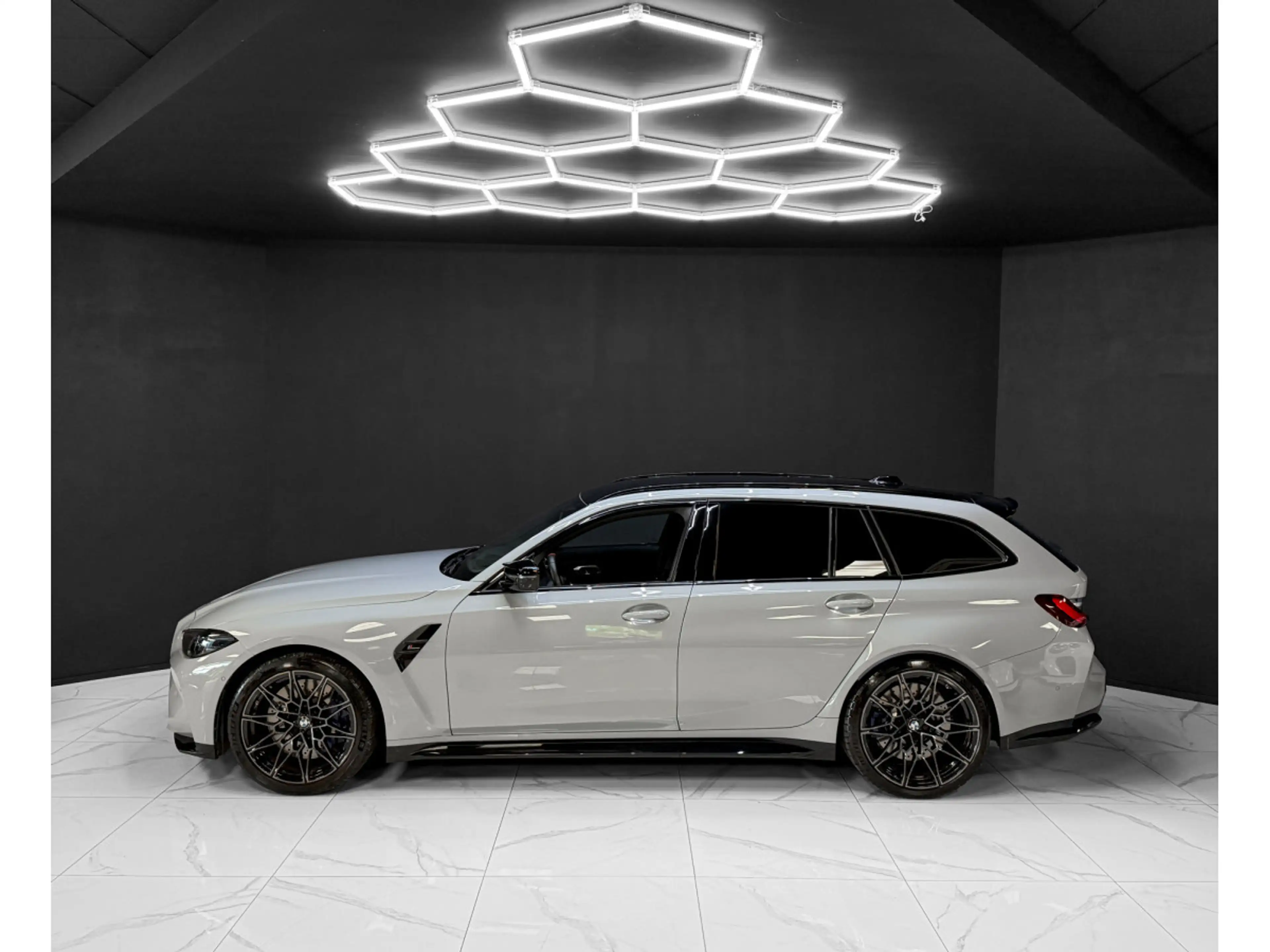 BMW M3 COMPETITION LCI TOURING XDRIVE — photo 2