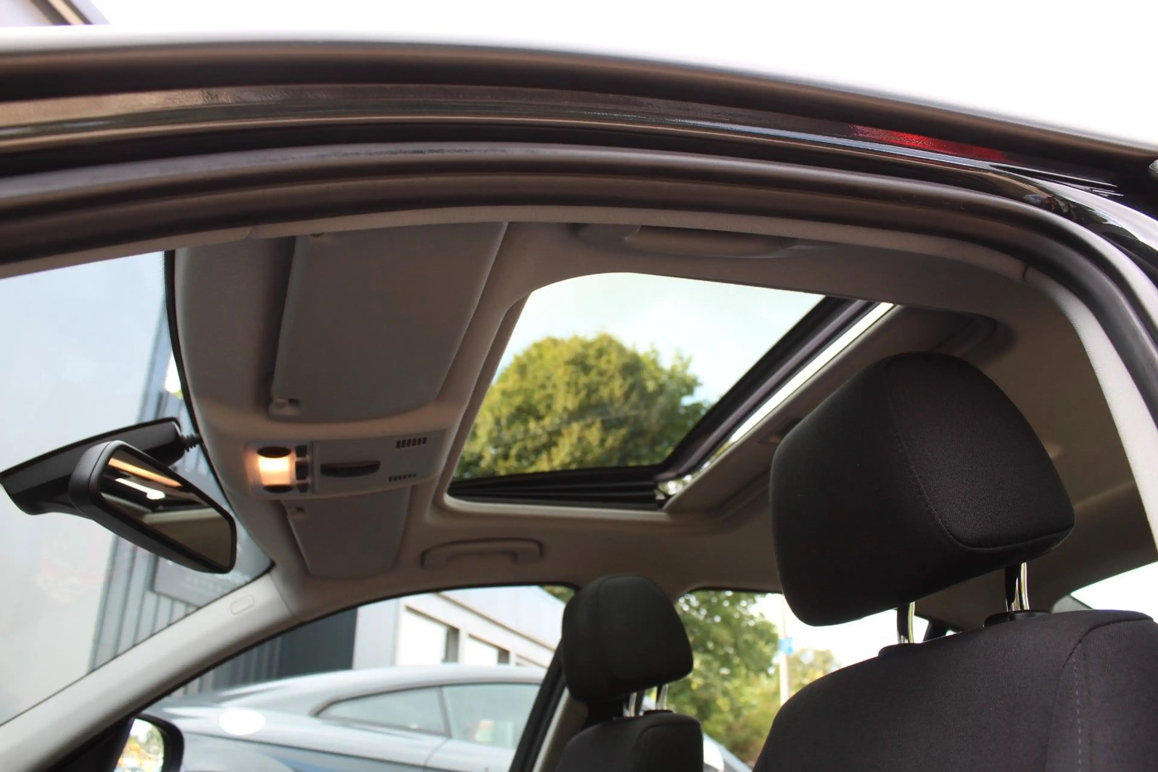 BMW 318 i AUT SPORTLINE KLIMA SIZTHEIZUNG XENON PDC — photo 24