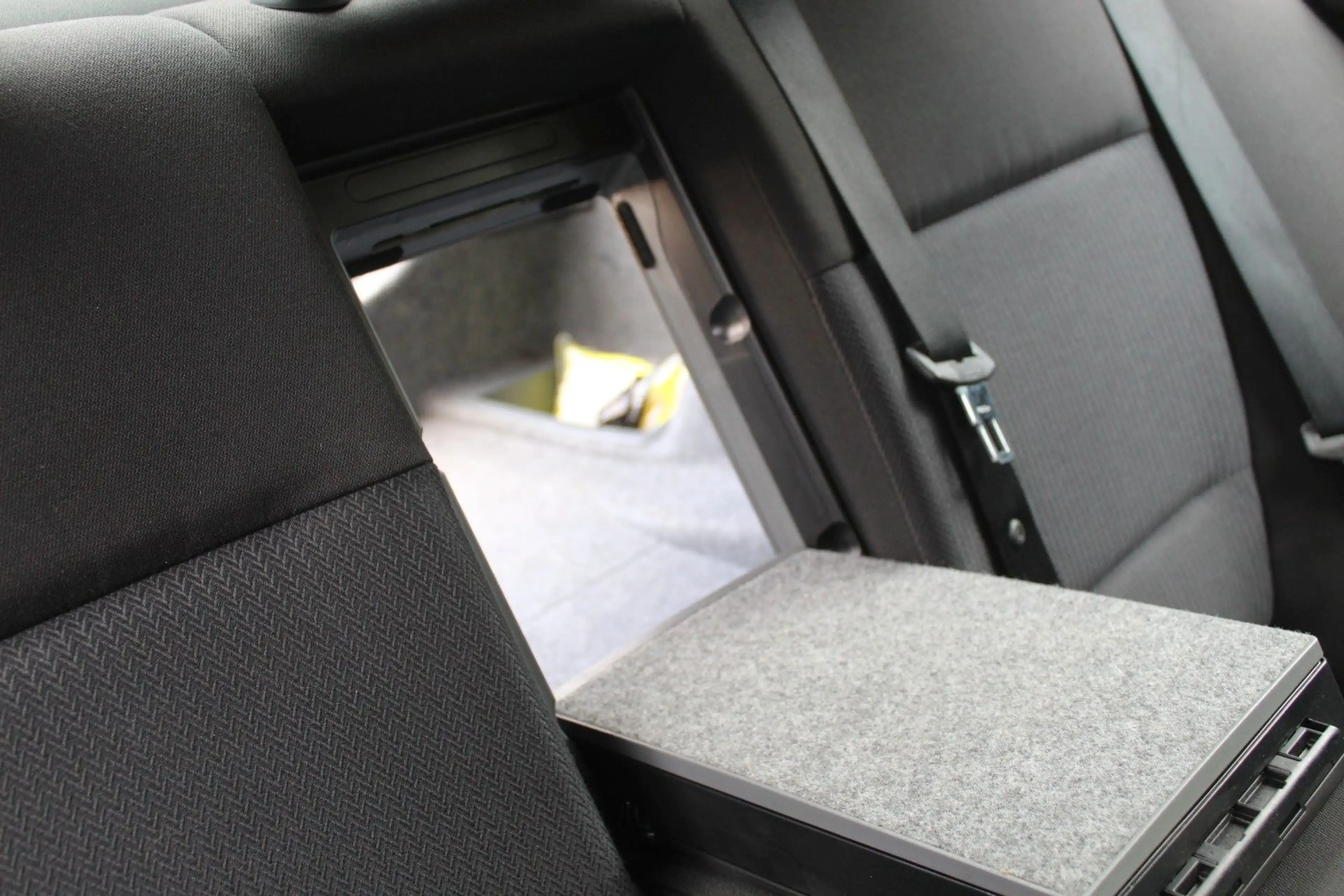 BMW 318 i AUT SPORTLINE KLIMA SIZTHEIZUNG XENON PDC — photo 28