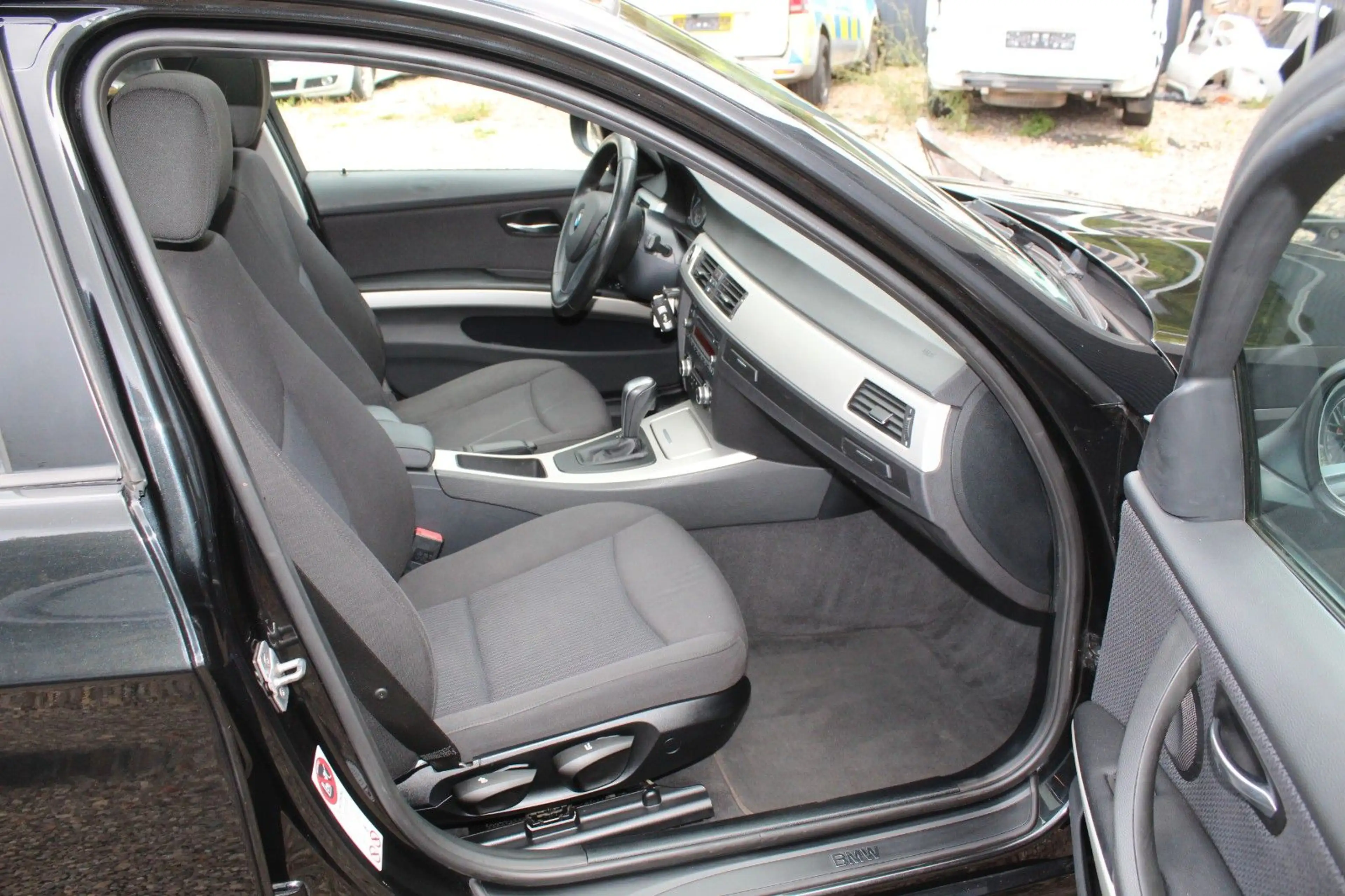 BMW 318 i AUT SPORTLINE KLIMA SIZTHEIZUNG XENON PDC — photo 17