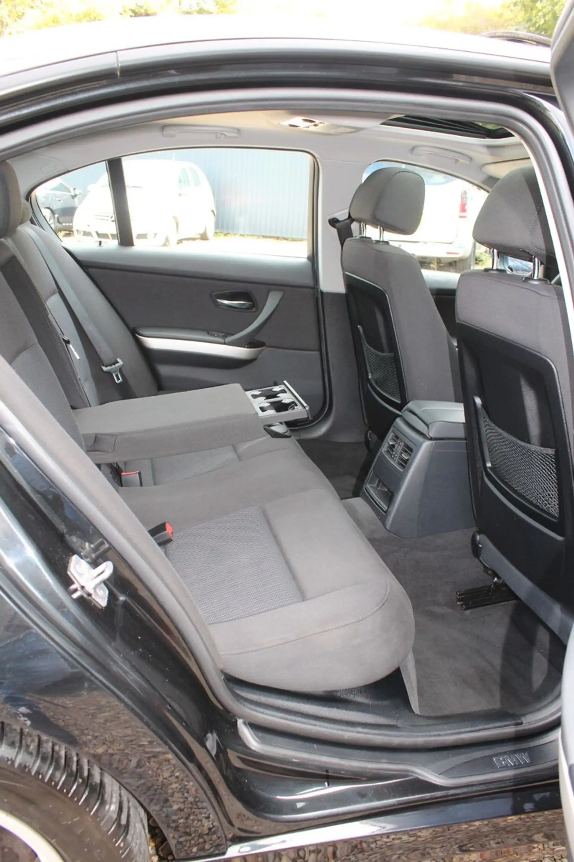 BMW 318 i AUT SPORTLINE KLIMA SIZTHEIZUNG XENON PDC — photo 18