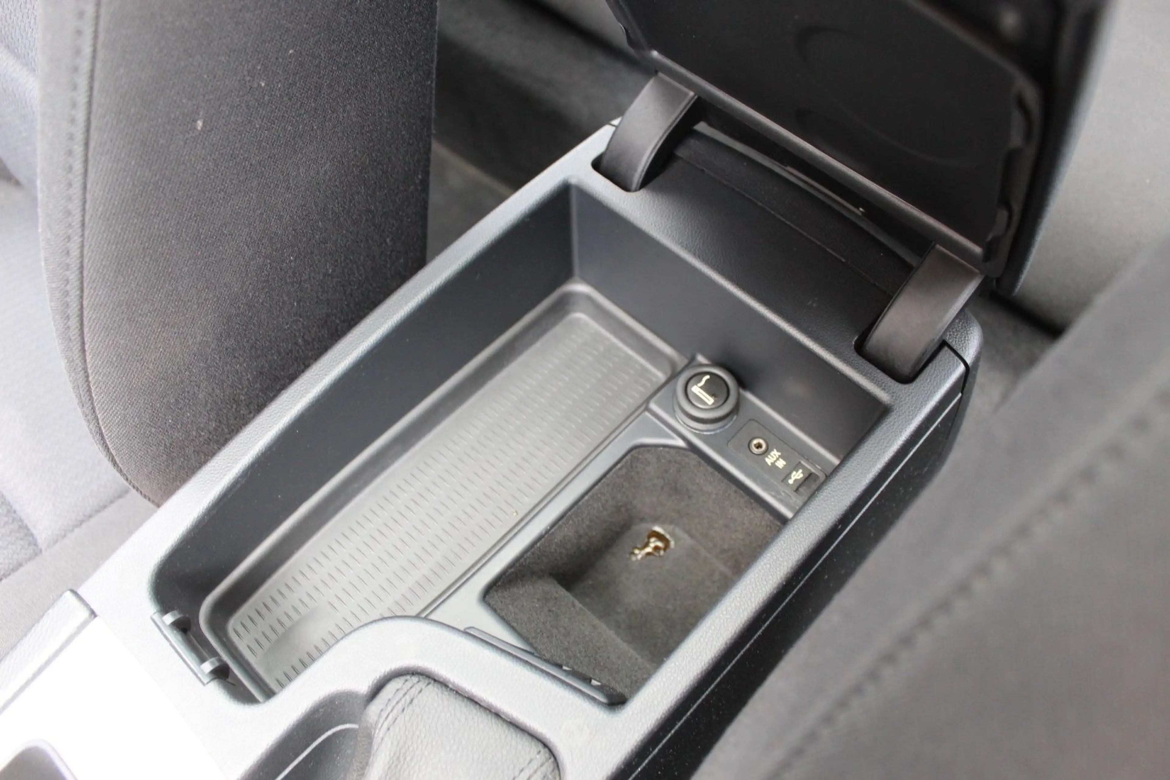 BMW 318 i AUT SPORTLINE KLIMA SIZTHEIZUNG XENON PDC — photo 23