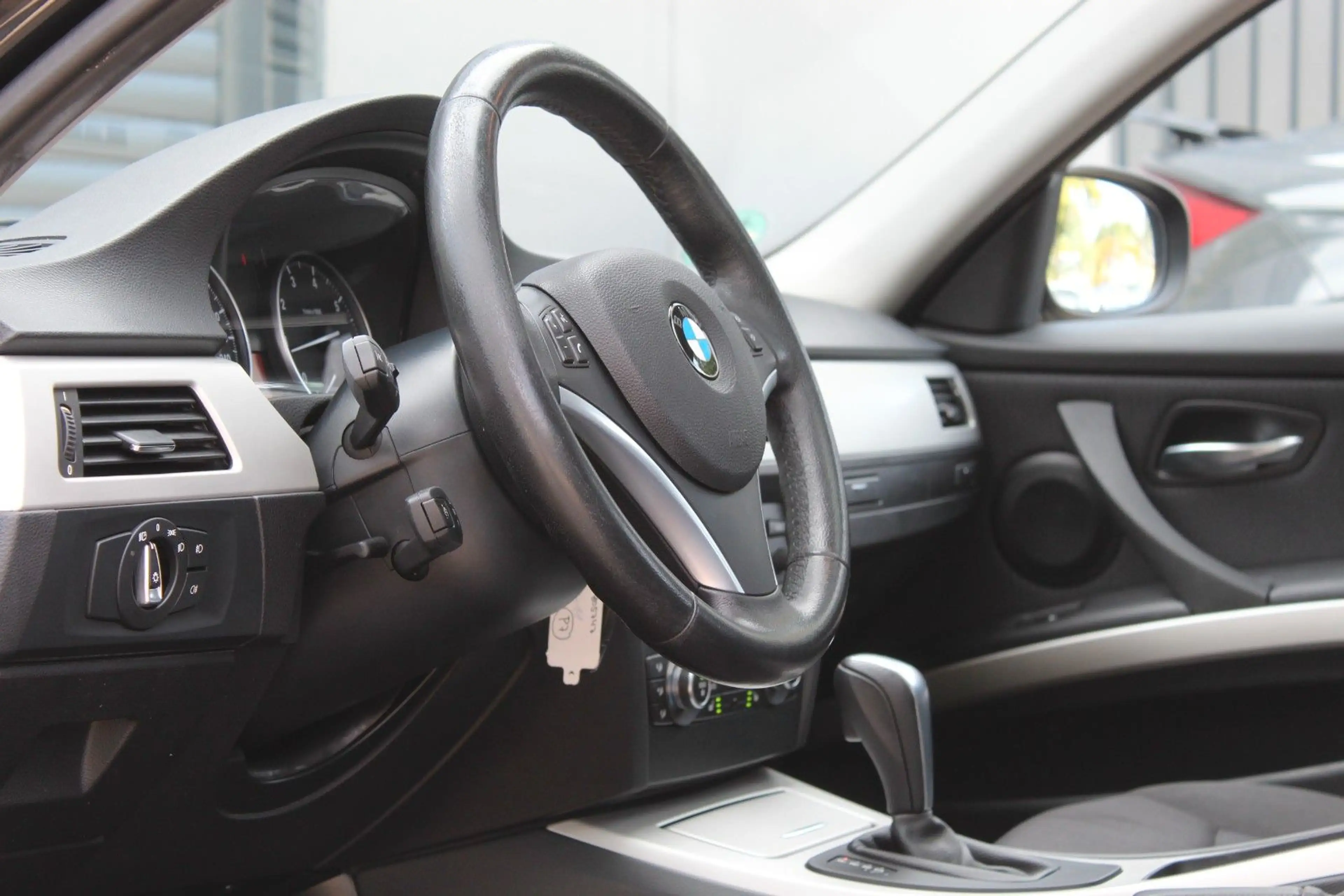 BMW 318 i AUT SPORTLINE KLIMA SIZTHEIZUNG XENON PDC — photo 19