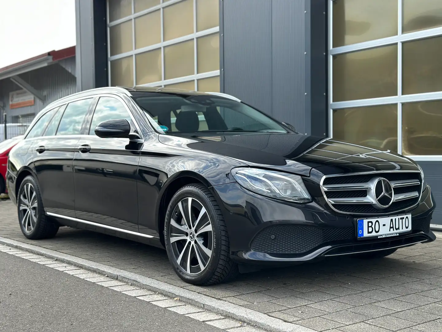 Mercedes-Benz E 350 d 4M Leder WIDE Air COMAND Distronic Glas Multibe Noir - 1