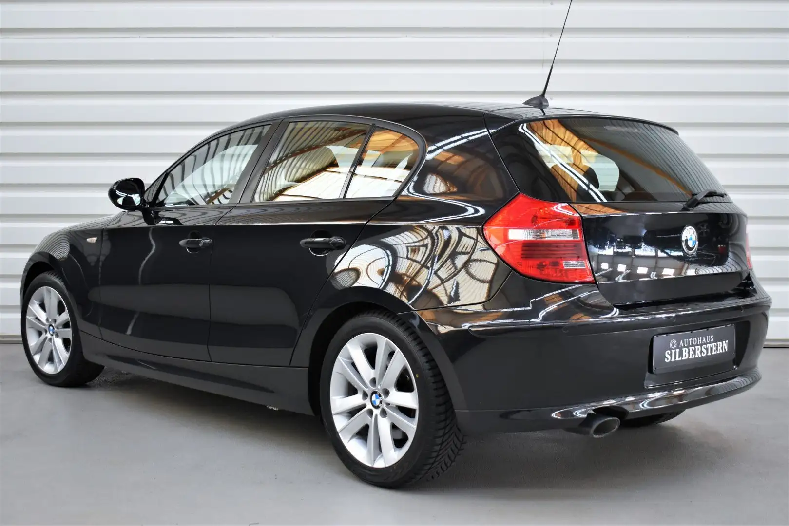 BMW 123 d+Automatik+Xenon+PDC+SH+Klima+BLACK SAPPHIRE Negro - 2