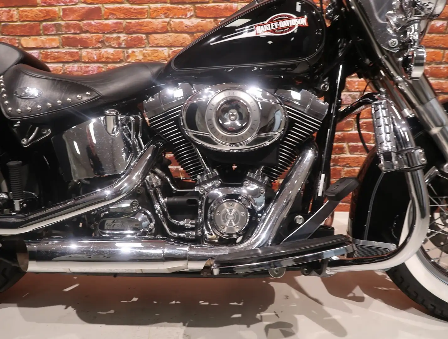 Harley-Davidson Heritage FLSTC Classic 1580 Чорний - 2