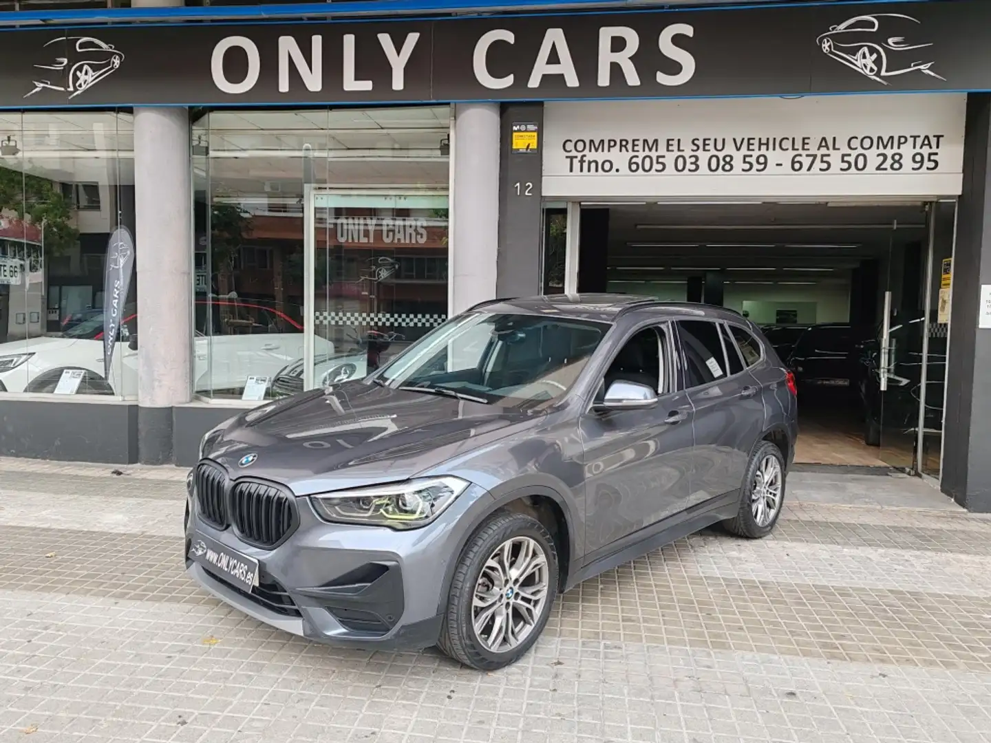 BMW X1 sDrive 18iA Grau - 1