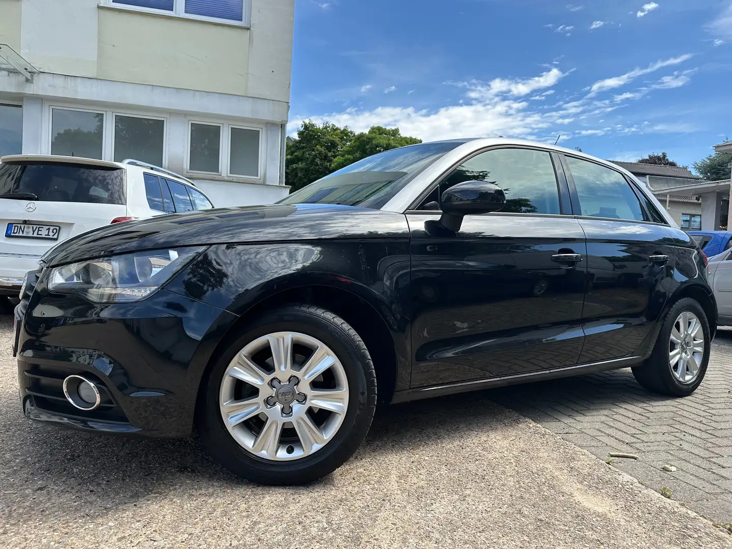 Audi A1 1.6 TDI - 1.Hand - Klima Schwarz - 2