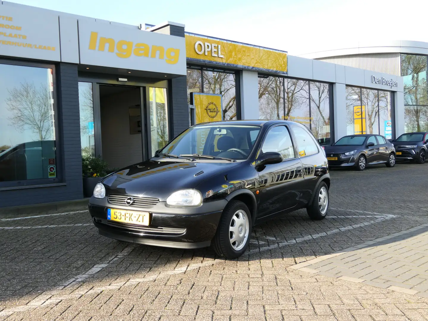 Opel Corsa 1.2i 16V Onyx Automaat | Dakspoiler | Trekhaak | 7 Zwart - 1