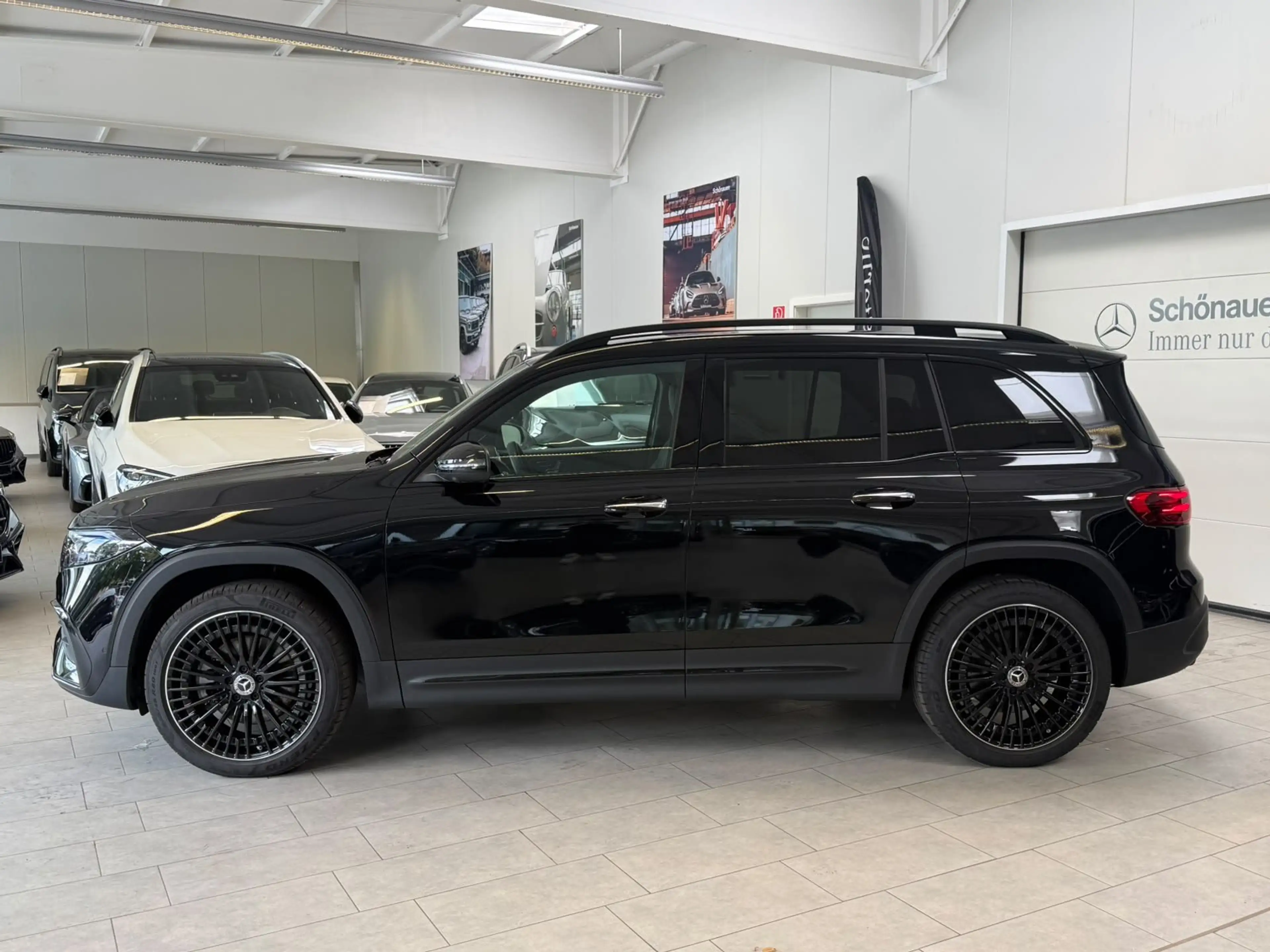 Mercedes-Benz EQB 350 4M AMG PREM.+20"+BURMES+LEDER+AHK+SIDEBG — photo 3
