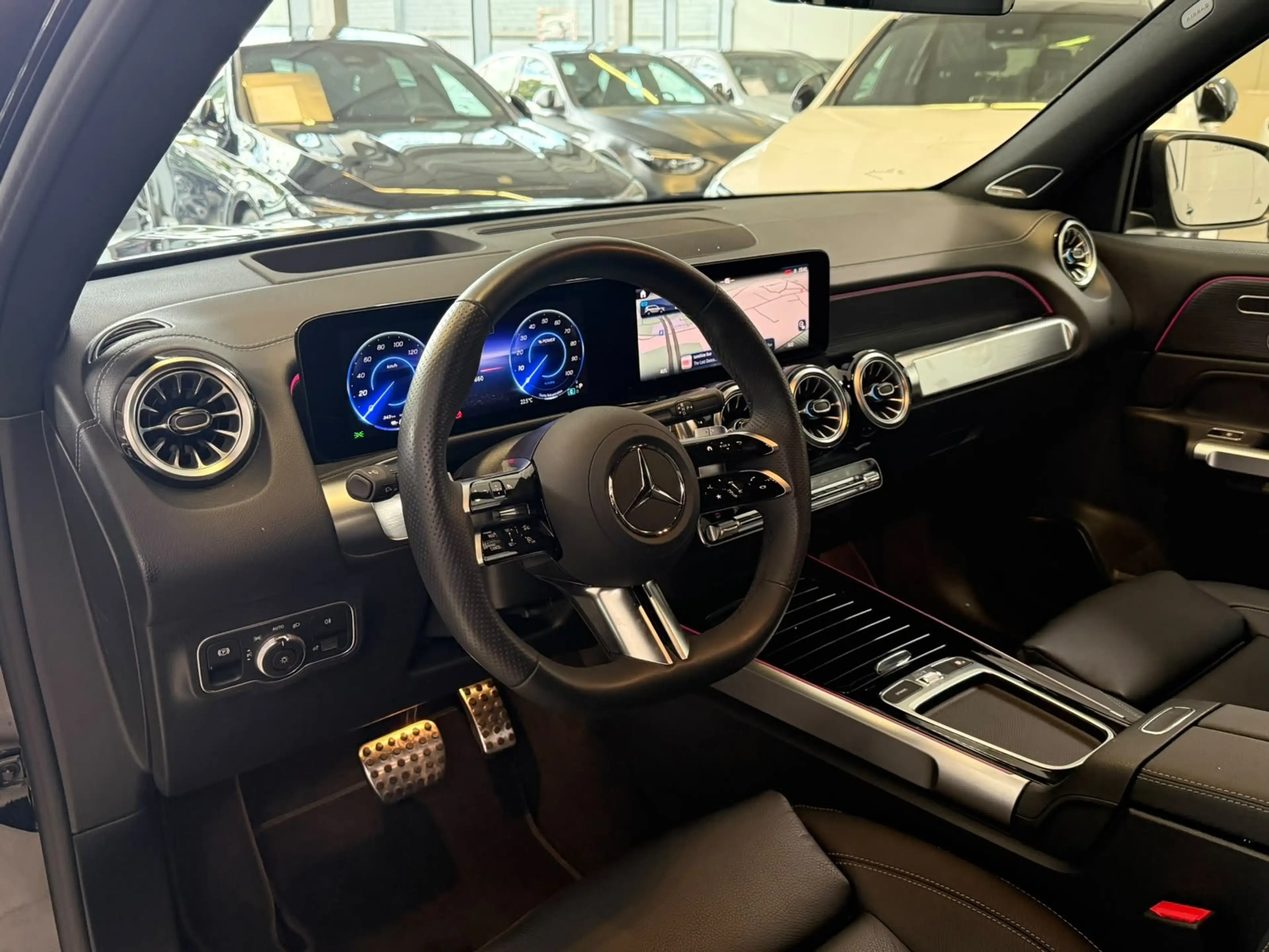 Mercedes-Benz EQB 350 4M AMG PREM.+20"+BURMES+LEDER+AHK+SIDEBG — photo 11