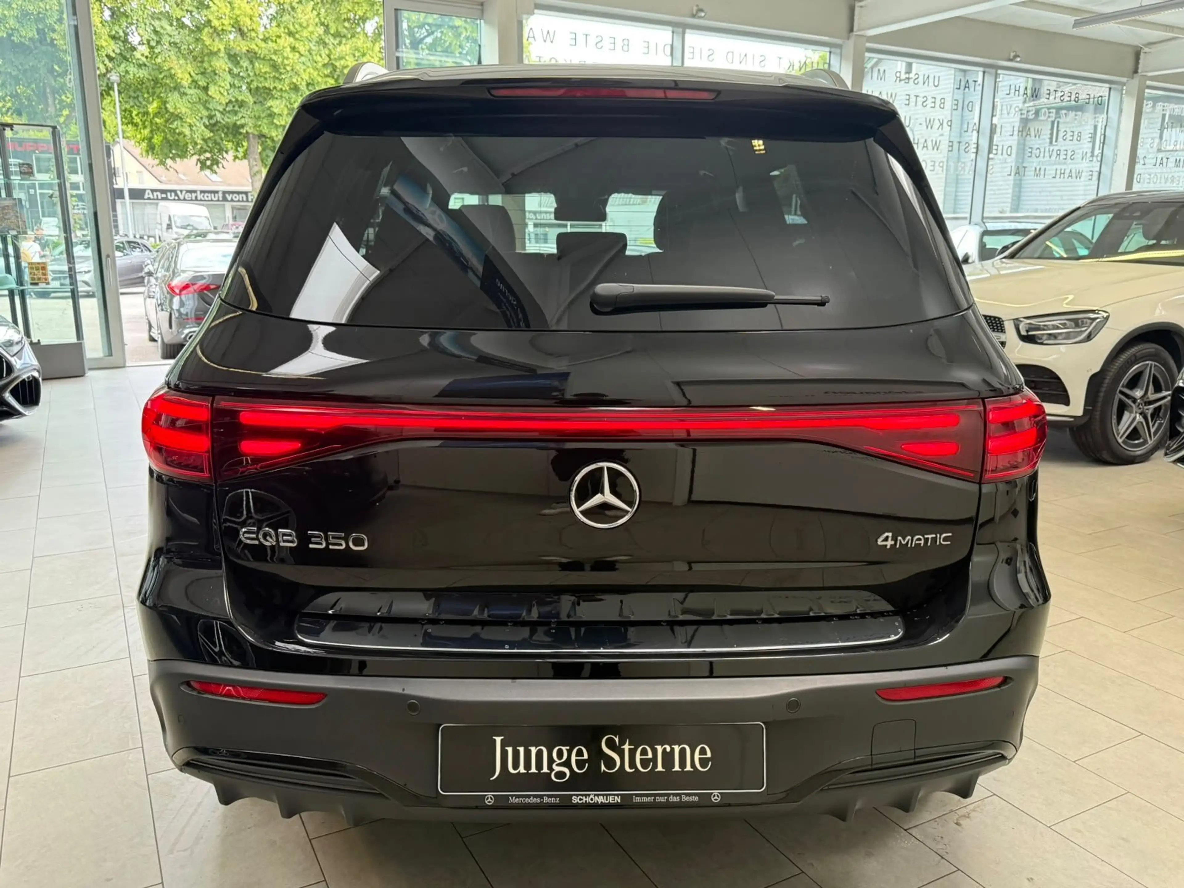 Mercedes-Benz EQB 350 4M AMG PREM.+20"+BURMES+LEDER+AHK+SIDEBG — photo 5