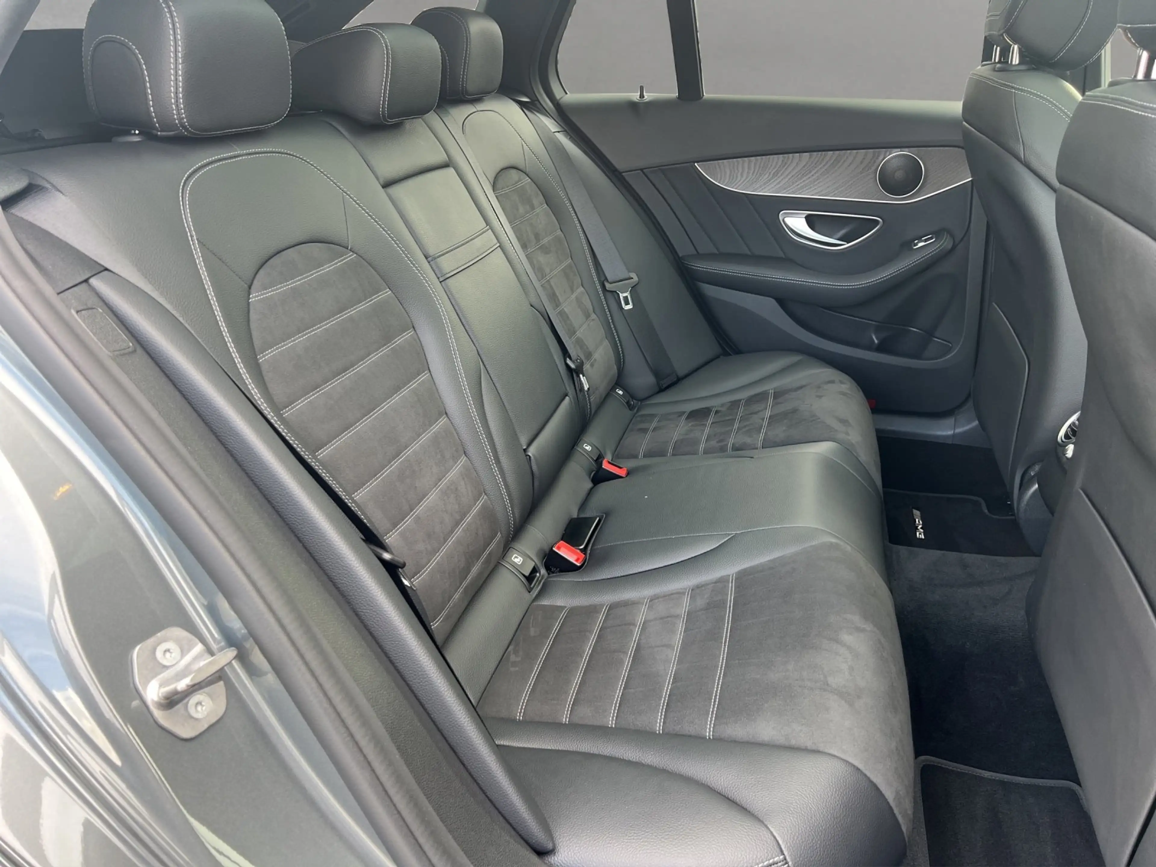 Mercedes-Benz C 400 C400T AMG Pano DISTRO Comand MLED Busines+ Night — photo 13