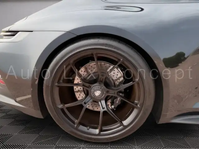Porsche 911 view 15