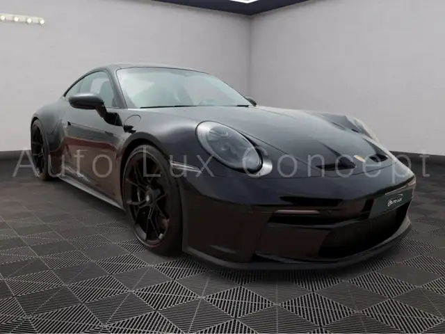 Porsche 911 view 3
