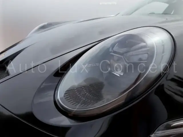 Porsche 911 view 12