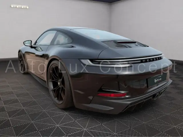 Porsche 911 view 6