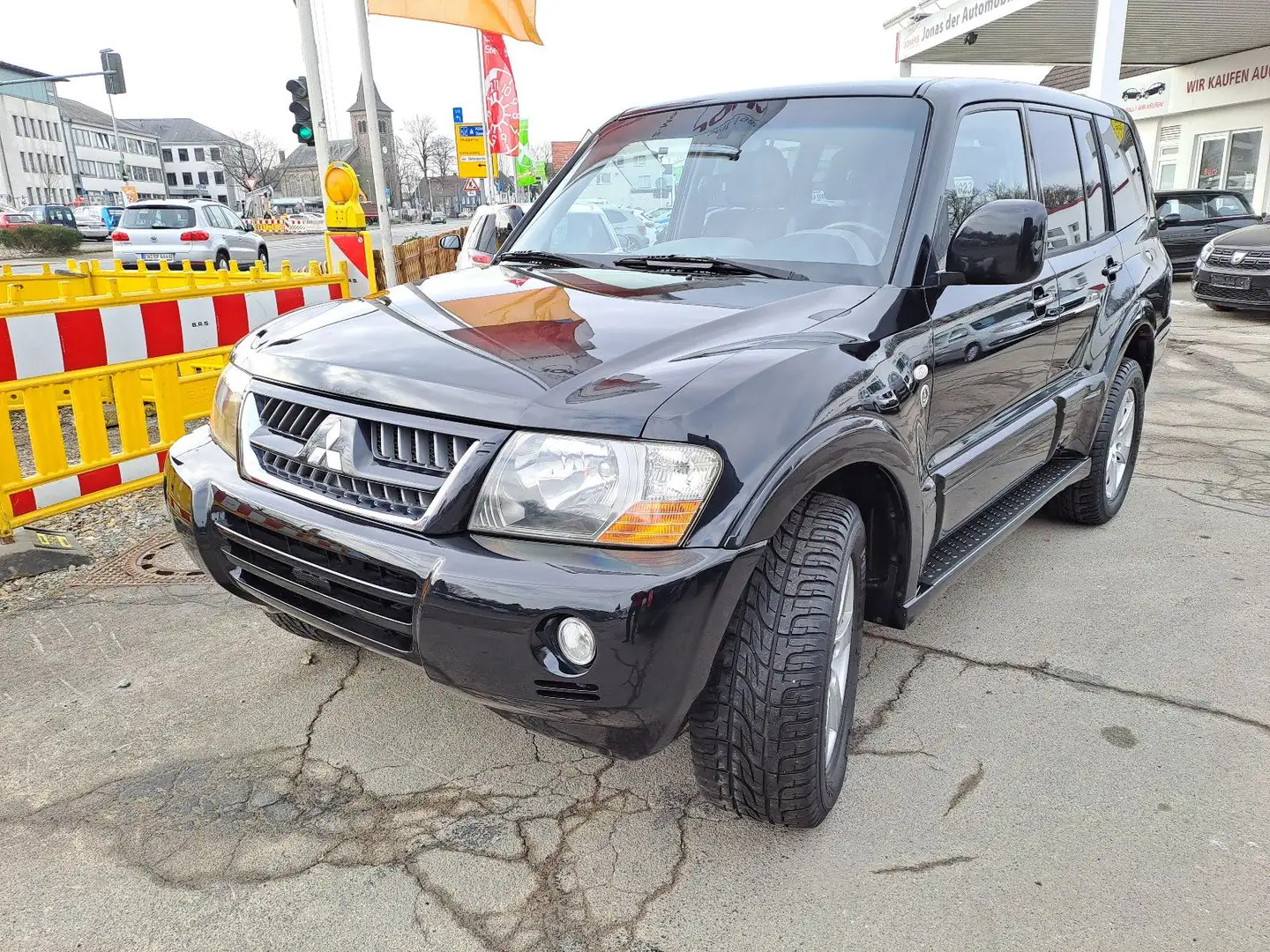 Mitsubishi Pajero 3.2 DI-D Dakar *Autom.*7 Sitze*SHZ*Klima* Negro - 1