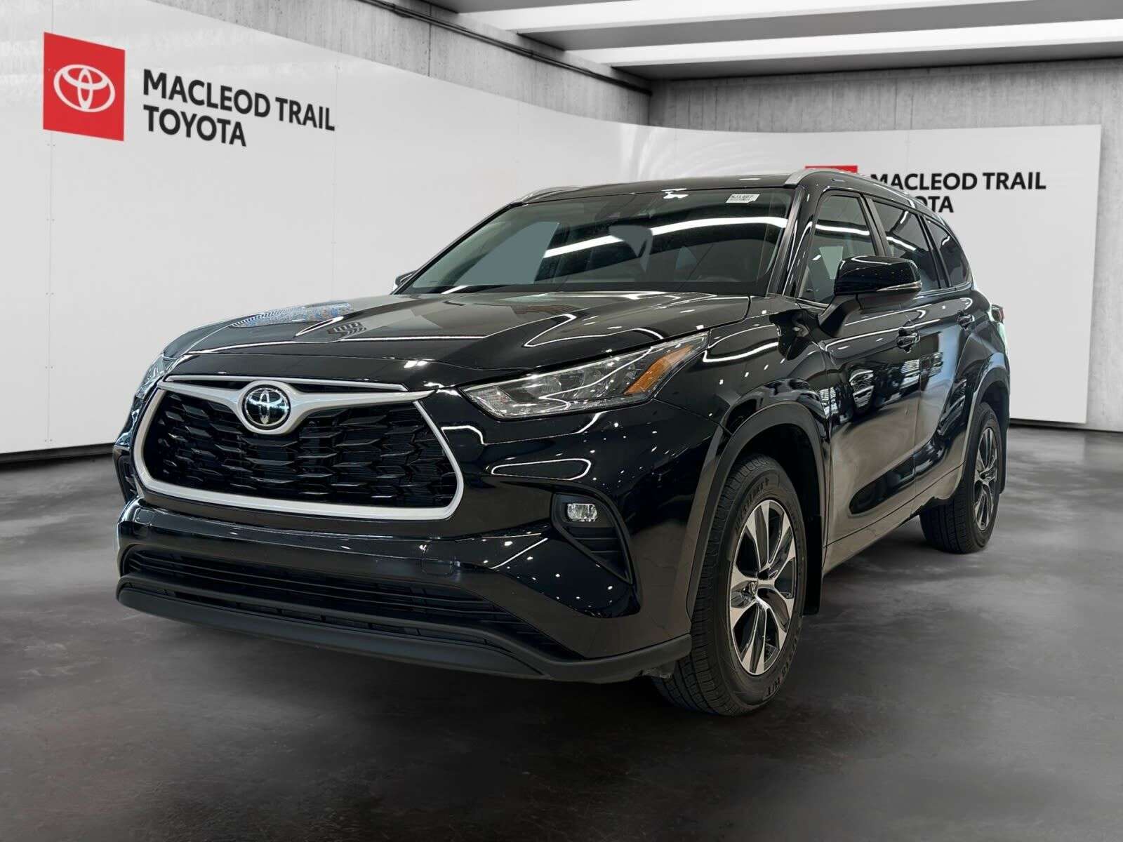 2026 Toyota Highlander XLE AWD | No Accidents | Leather, Sunroof, Heated