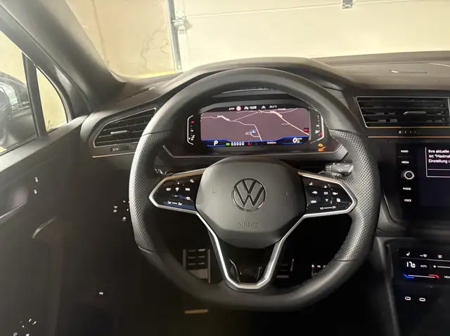 Volkswagen Tiguan Allspace view 12
