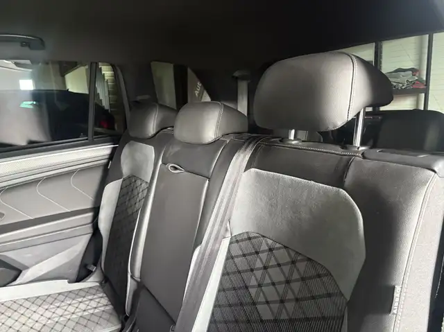Volkswagen Tiguan Allspace view 9