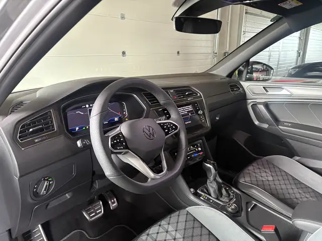 Volkswagen Tiguan Allspace view 14