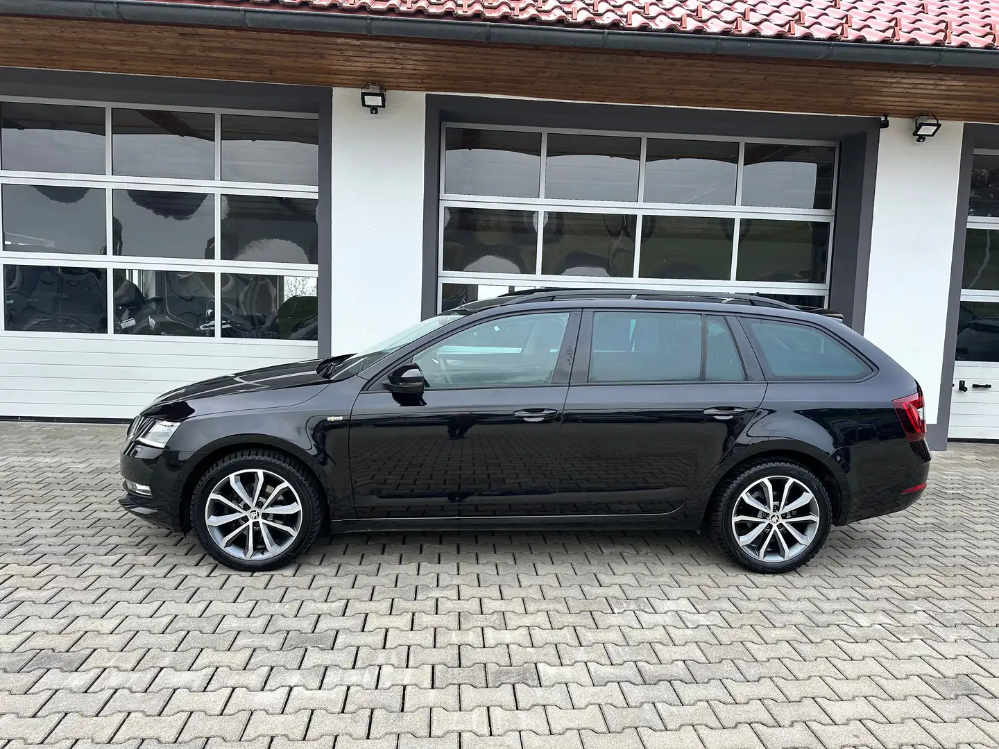Skoda Octavia Soleil 2,0 TDI DSG *APP*PDC*NAVI*SITZHZ*LED* Schwarz - 2