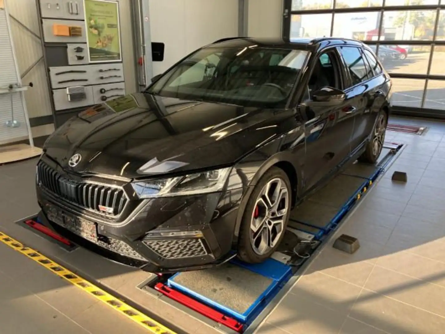 Skoda Octavia Combi 2.0 TSI DSG RS MATRIX LM19 CANTON Schwarz - 2