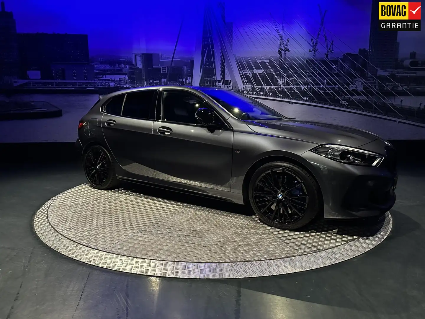 BMW 135 1-serie M135i xDrive High Executive *Keyless*19inc Grijs - 1