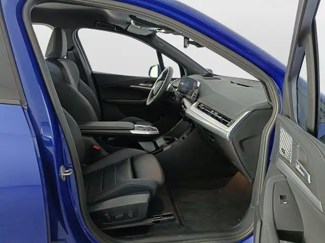 BMW 2 Series view 11