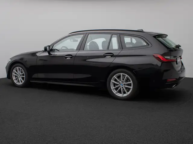 BMW 3 Series view 10