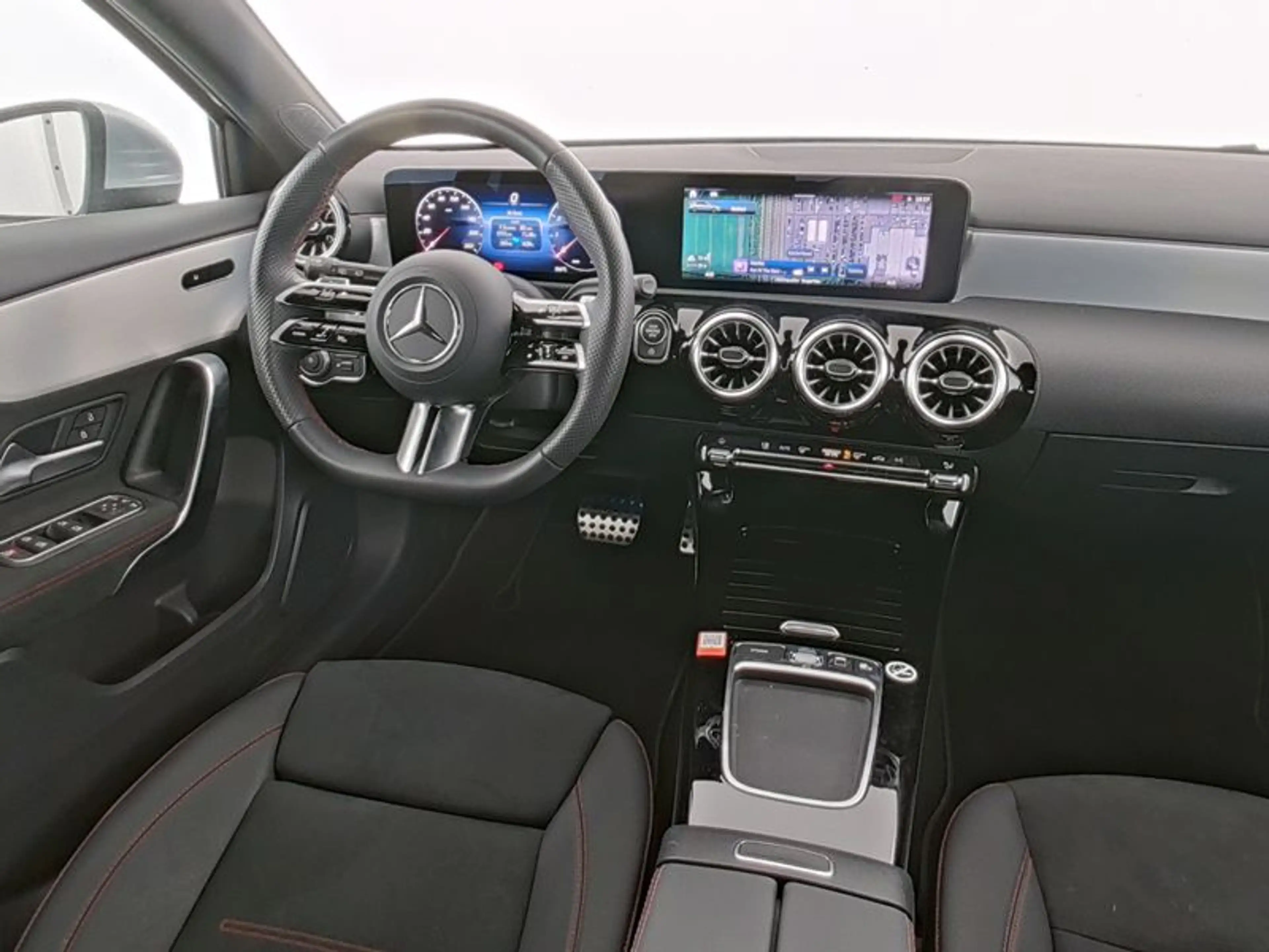 Mercedes-Benz A 200 AMG*Multibeam*Distronic*KeyGo*360*CarPlay* — photo 5