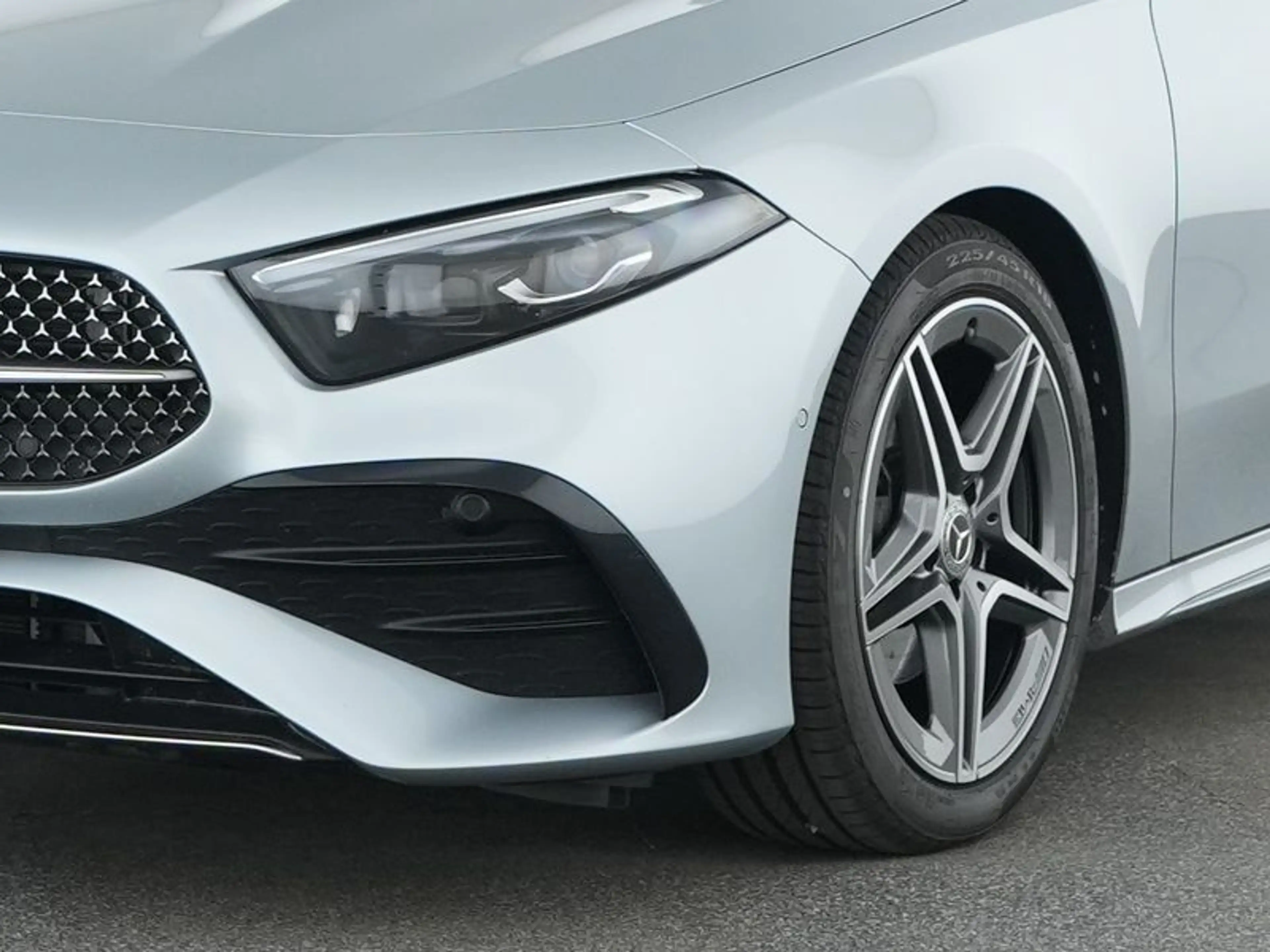 Mercedes-Benz A 200 AMG*Multibeam*Distronic*KeyGo*360*CarPlay* — photo 3
