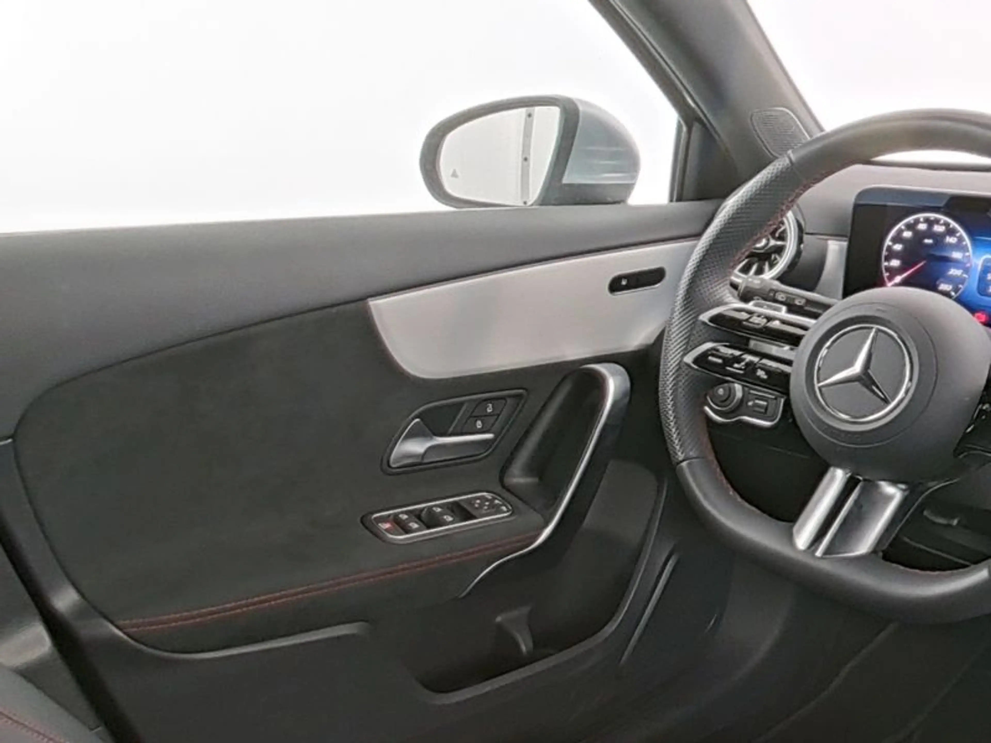 Mercedes-Benz A 200 AMG*Multibeam*Distronic*KeyGo*360*CarPlay* — photo 8