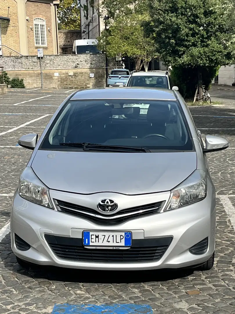 Toyota Yaris 5p 1.0 secondo proprietario - 1