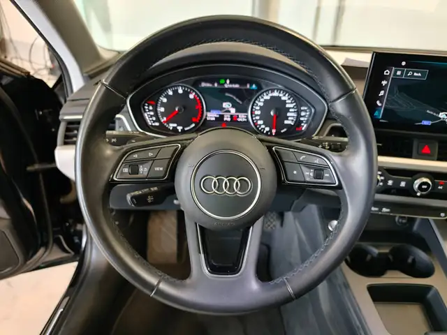 Audi A4 Avant view 9