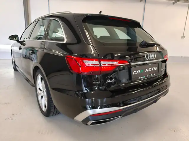 Audi A4 Avant view 6